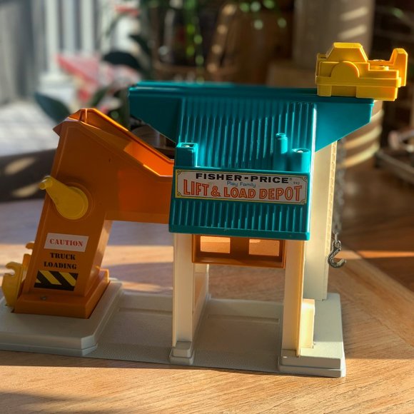 Vintage Fisher-Price Little People Lift & Load Depot set - #942, 1977-1979 - Picture 1 of 4